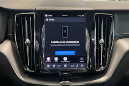 valkoinen Volvo XC60 2022 kuva 18.