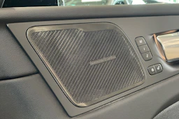 valkoinen Volvo XC60 2022 kuva 30.