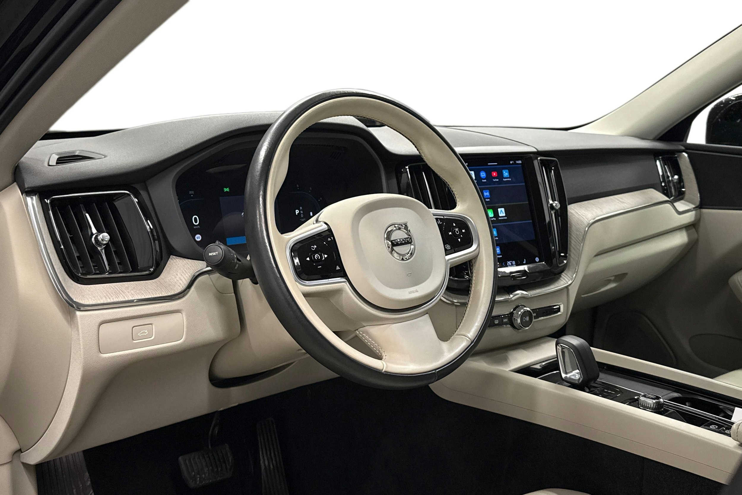 musta Volvo XC60 2022 kuva 3.