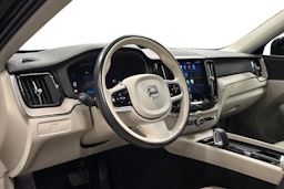 musta Volvo XC60 2022 kuva 3.