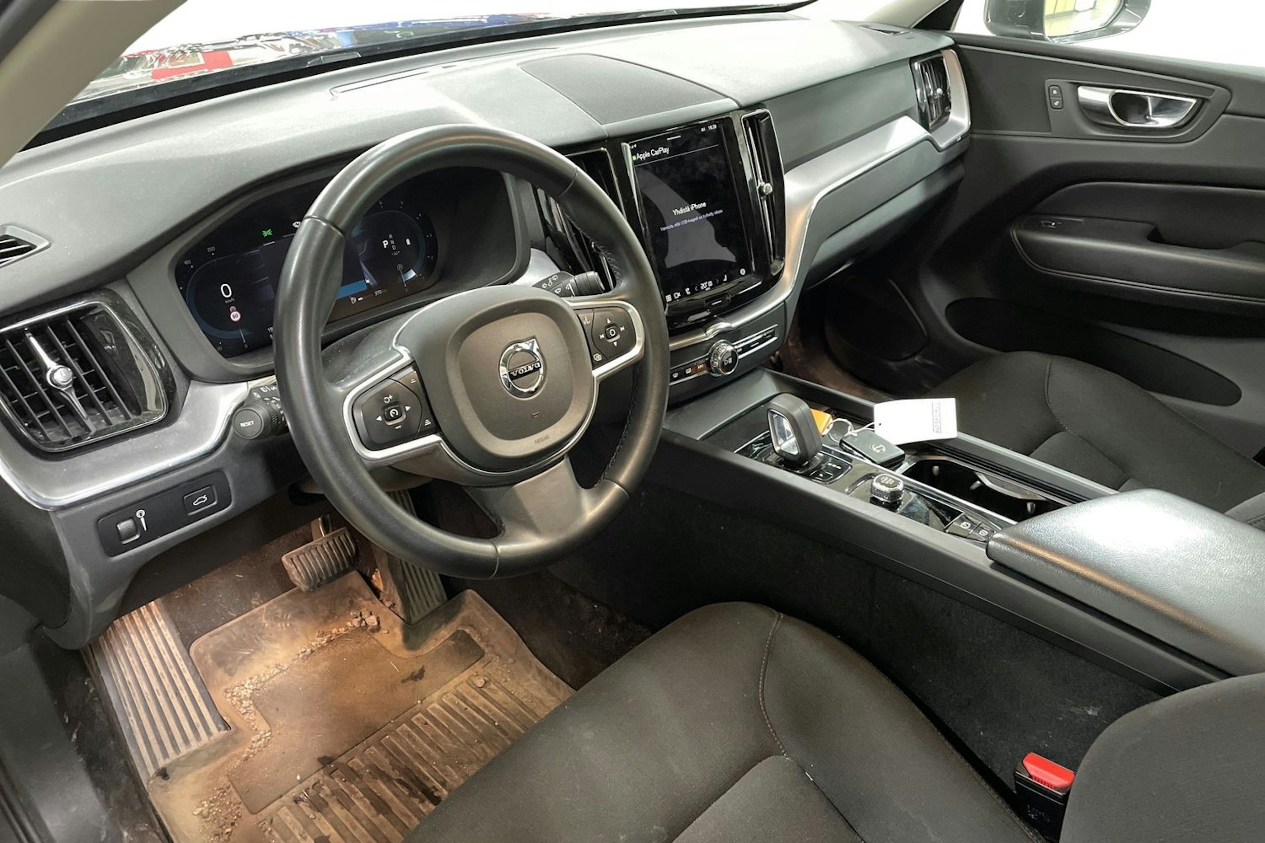 Harmaa Volvo XC60 2022 kuva 3.