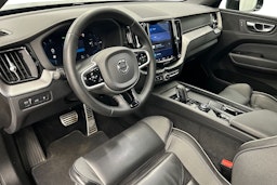 musta Volvo XC60 2022 kuva 7.