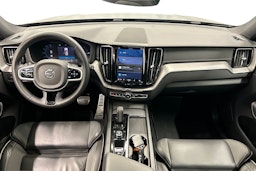 musta Volvo XC60 2022 kuva 9.