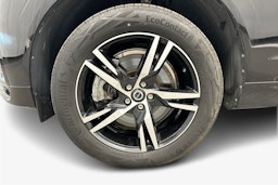 musta Volvo XC60 2022 kuva 11.