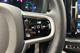 musta Volvo XC60 2022 kuva 23.