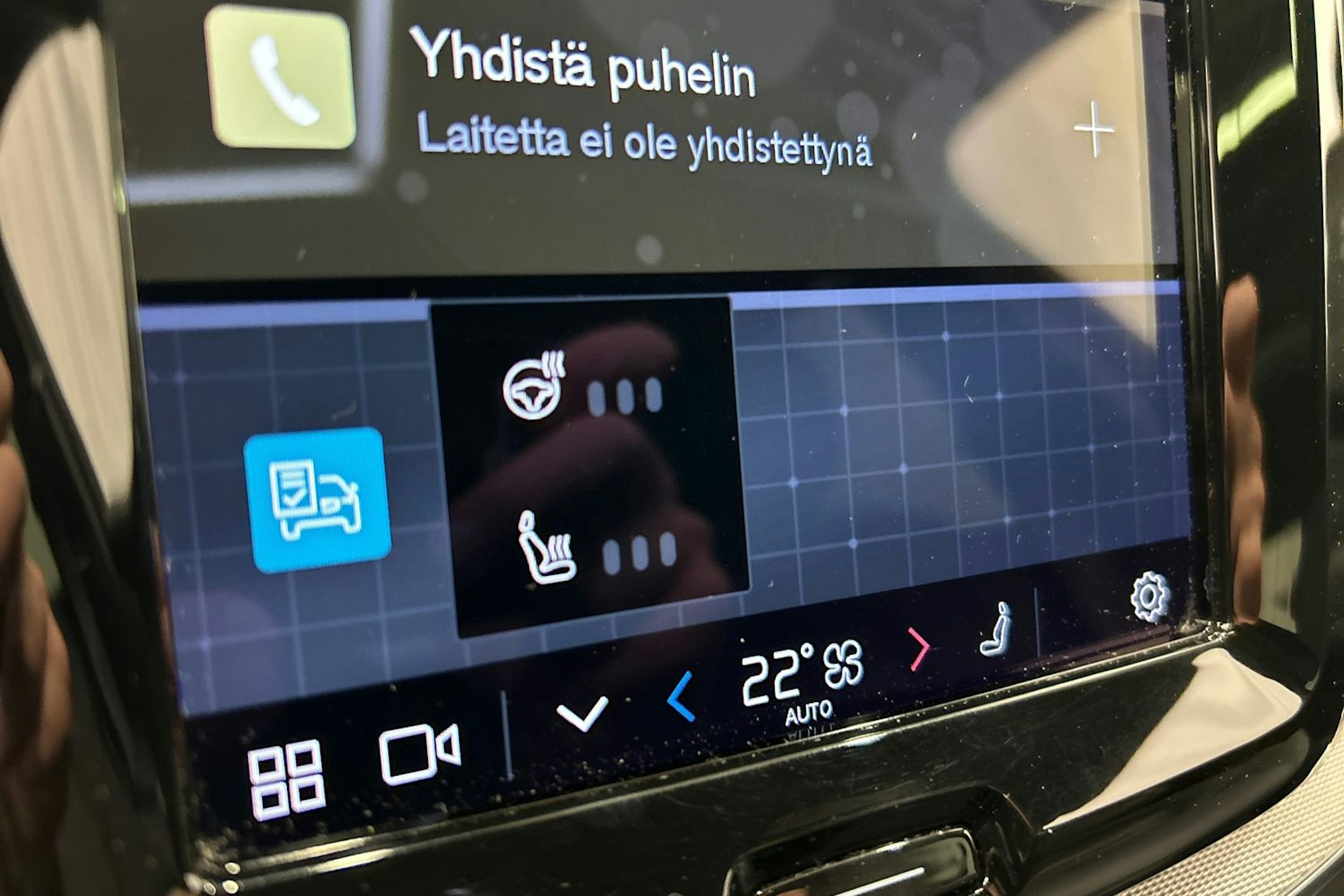 musta Volvo XC60 2022 kuva 25.