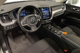 valkoinen Volvo XC60 2022 kuva 7.