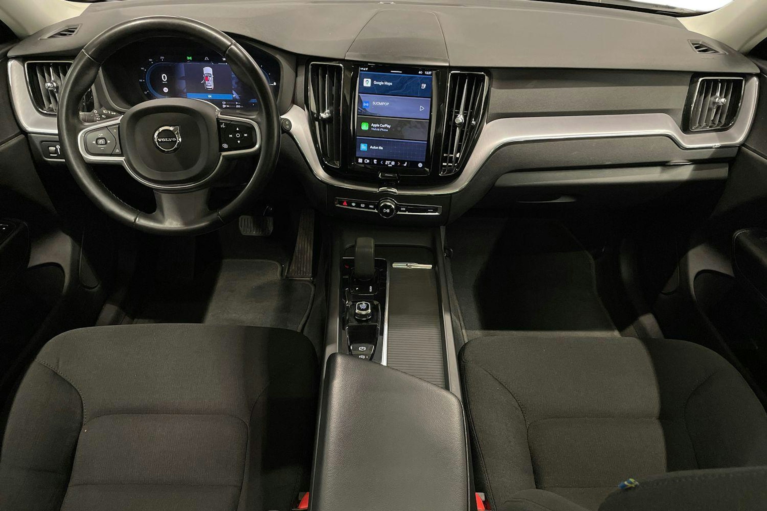 valkoinen Volvo XC60 2022 kuva 9.