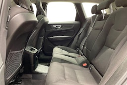 valkoinen Volvo XC60 2022 kuva 10.