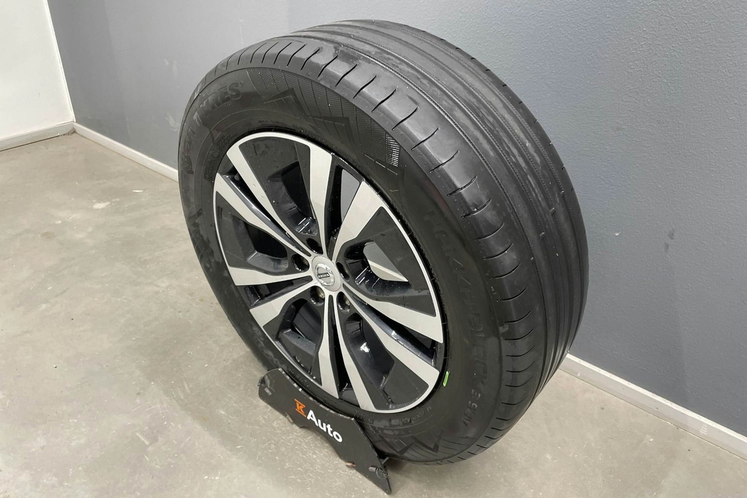 valkoinen Volvo XC60 2022 kuva 14.