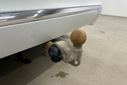 valkoinen Volvo XC60 2022 kuva 16.