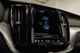 valkoinen Volvo XC60 2022 kuva 20.