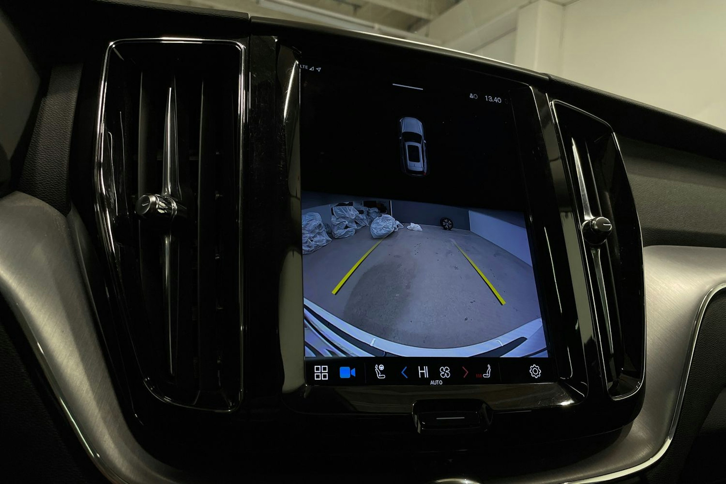 valkoinen Volvo XC60 2022 kuva 22.