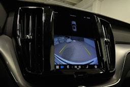 valkoinen Volvo XC60 2022 kuva 22.