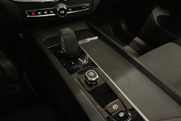 valkoinen Volvo XC60 2022 kuva 23.