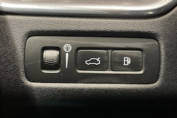 valkoinen Volvo XC60 2022 kuva 24.