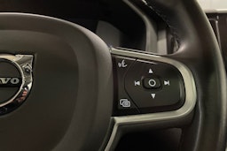 valkoinen Volvo XC60 2022 kuva 26.