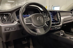 valkoinen Volvo XC60 2022 kuva 29.