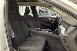 valkoinen Volvo XC60 2022 kuva 30.