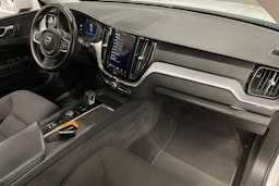 valkoinen Volvo XC60 2022 kuva 31.