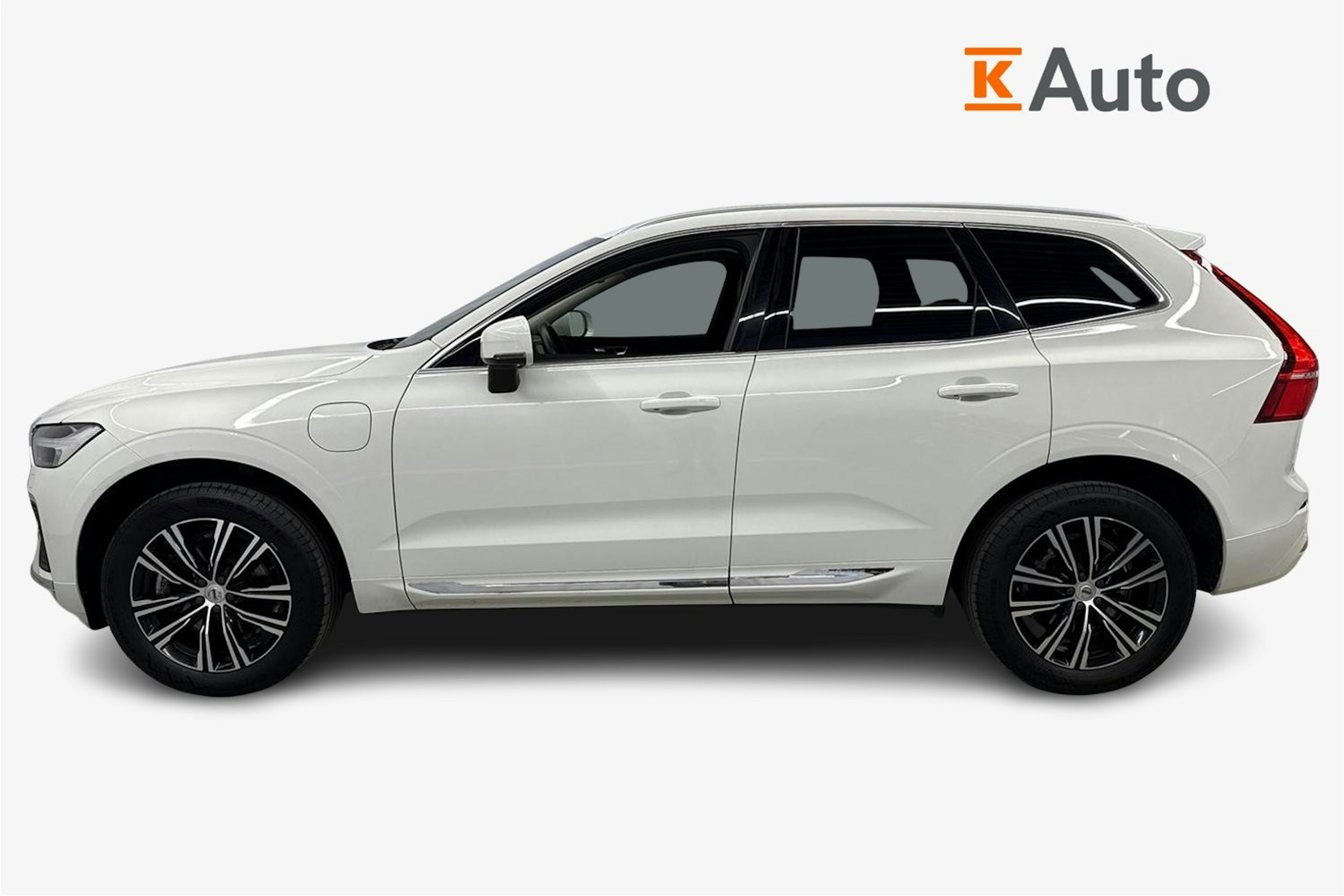 valkoinen Volvo XC60 2022 kuva 6.