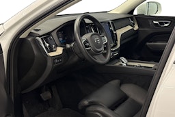 valkoinen Volvo XC60 2022 kuva 7.