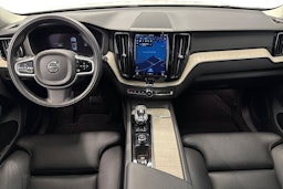 valkoinen Volvo XC60 2022 kuva 9.