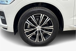 valkoinen Volvo XC60 2022 kuva 11.
