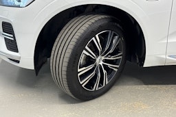valkoinen Volvo XC60 2022 kuva 13.