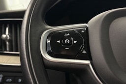 valkoinen Volvo XC60 2022 kuva 15.