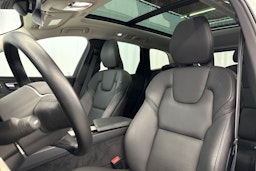 valkoinen Volvo XC60 2022 kuva 25.