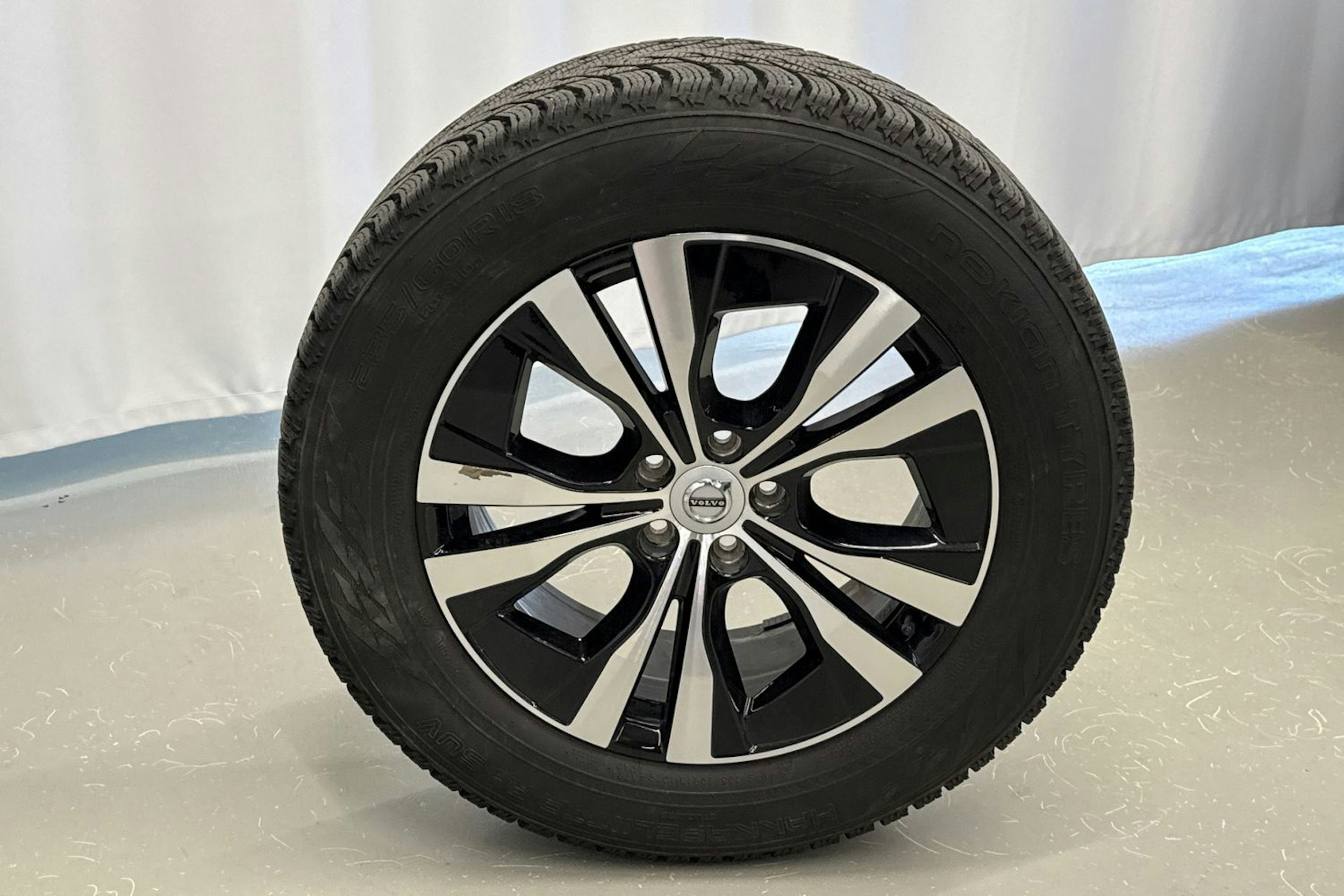 valkoinen Volvo XC60 2022 kuva 33.