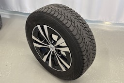 valkoinen Volvo XC60 2022 kuva 34.