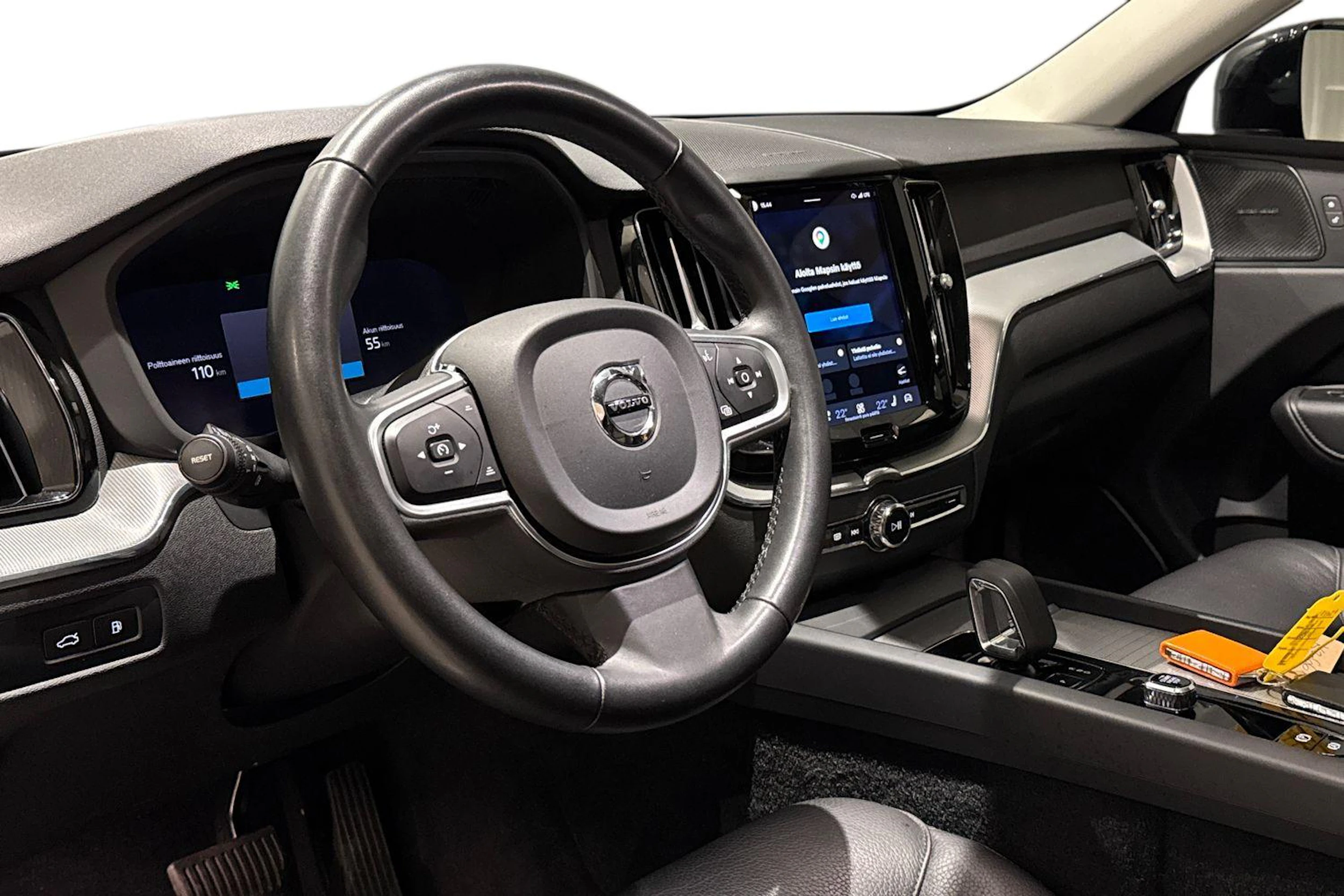 musta Volvo XC60 2023 kuva 6.