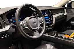 musta Volvo XC60 2023 kuva 6.