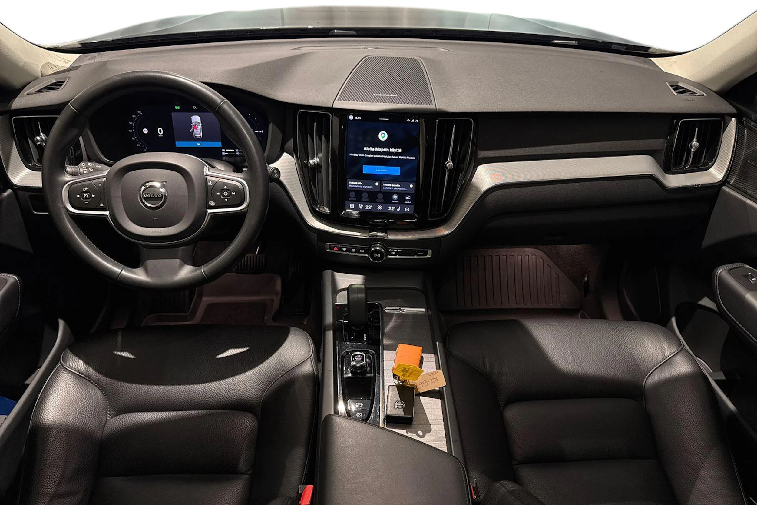 musta Volvo XC60 2023 kuva 7.