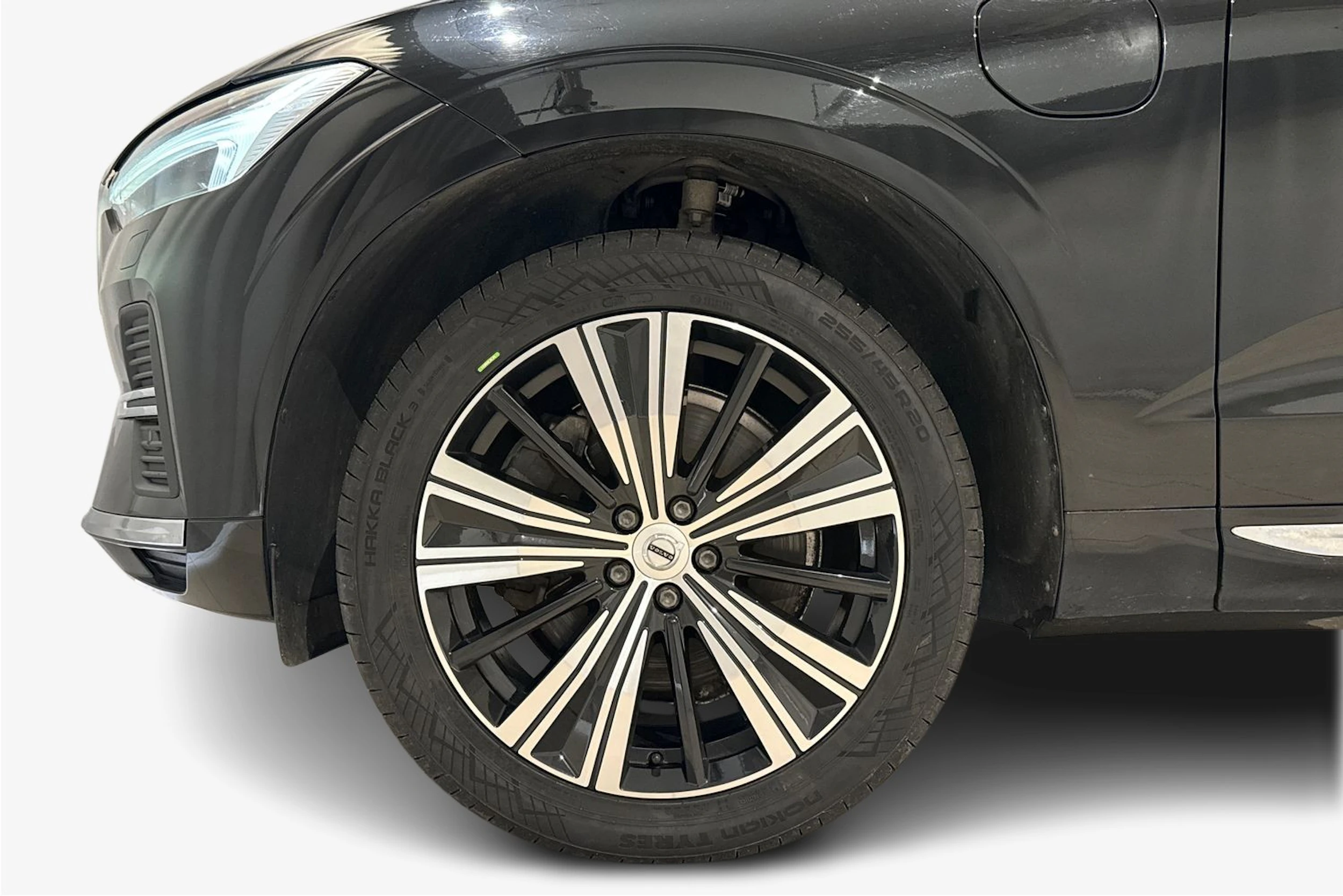 musta Volvo XC60 2023 kuva 9.