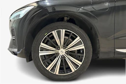 musta Volvo XC60 2023 kuva 9.