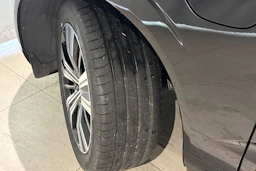 musta Volvo XC60 2023 kuva 10.