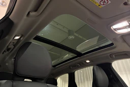 musta Volvo XC60 2023 kuva 15.