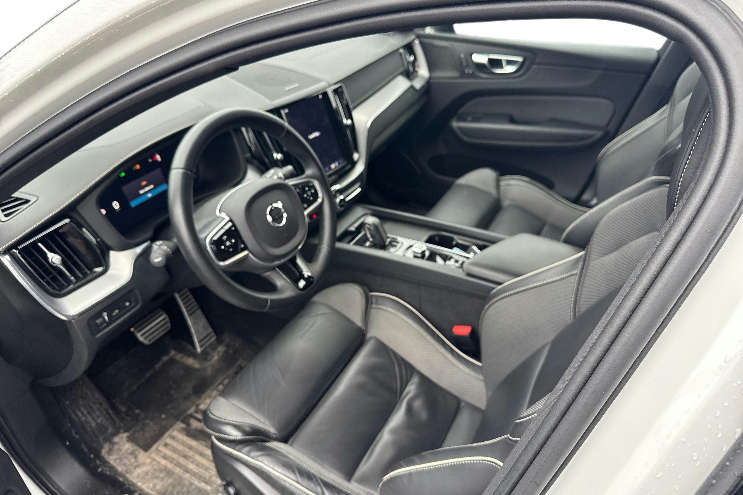 met. valkoinen Volvo XC60 2022 kuva 3.