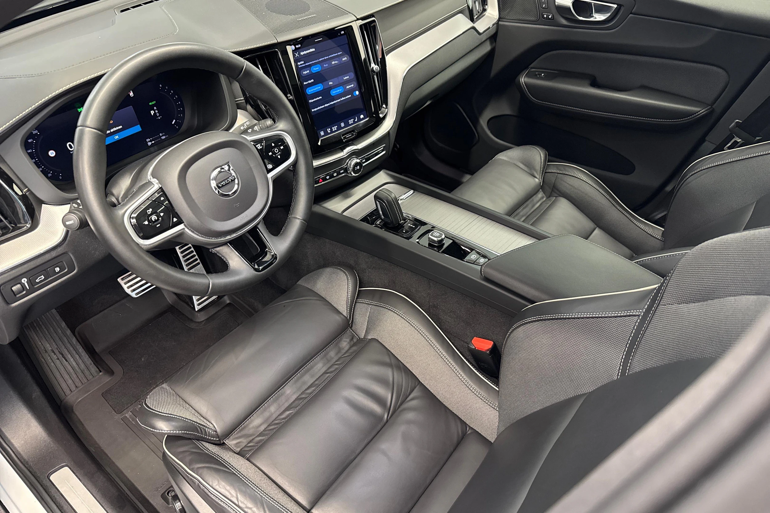 met. valkoinen Volvo XC60 2022 kuva 6.