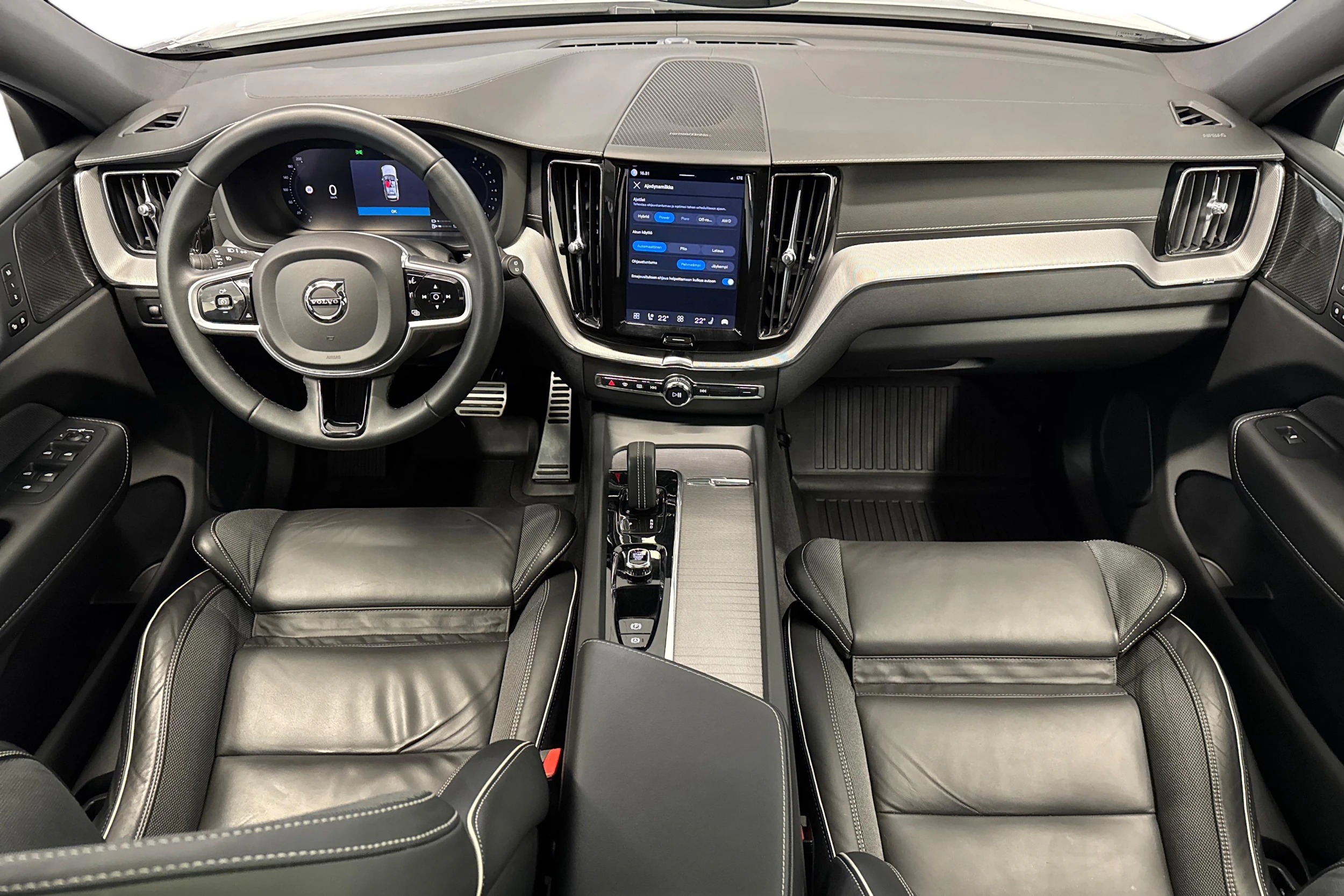 met. valkoinen Volvo XC60 2022 kuva 7.