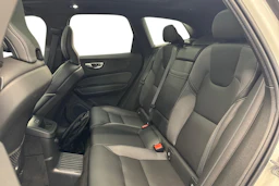 met. valkoinen Volvo XC60 2022 kuva 8.