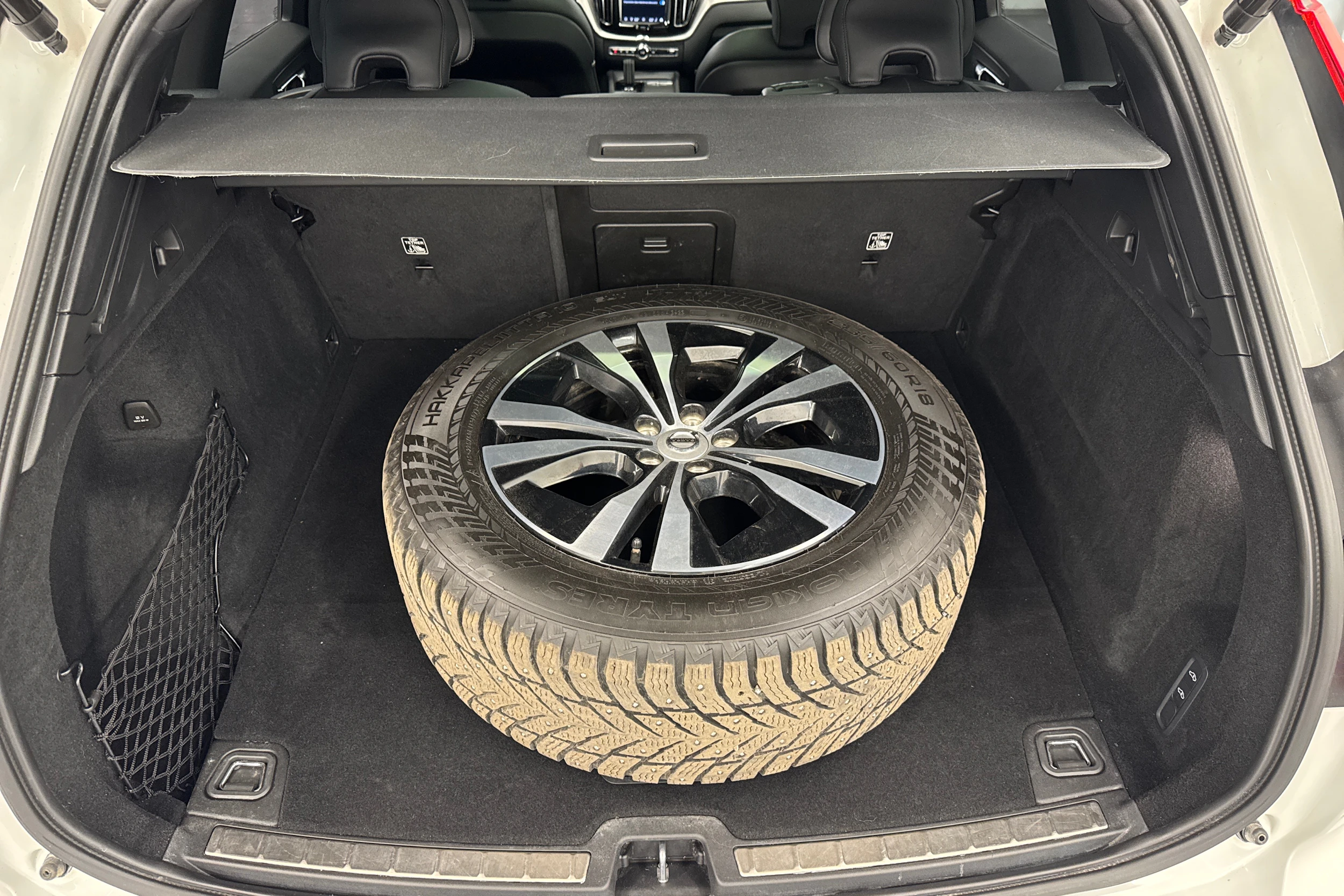 met. valkoinen Volvo XC60 2022 kuva 10.