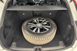 met. valkoinen Volvo XC60 2022 kuva 10.