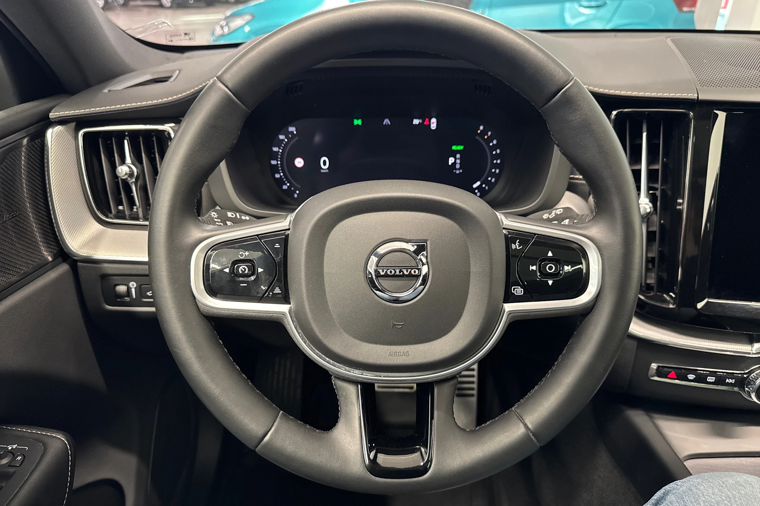 met. valkoinen Volvo XC60 2022 kuva 11.