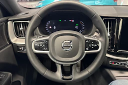 met. valkoinen Volvo XC60 2022 kuva 11.