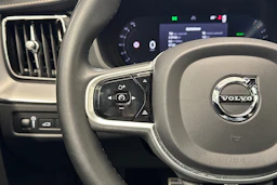 met. valkoinen Volvo XC60 2022 kuva 13.