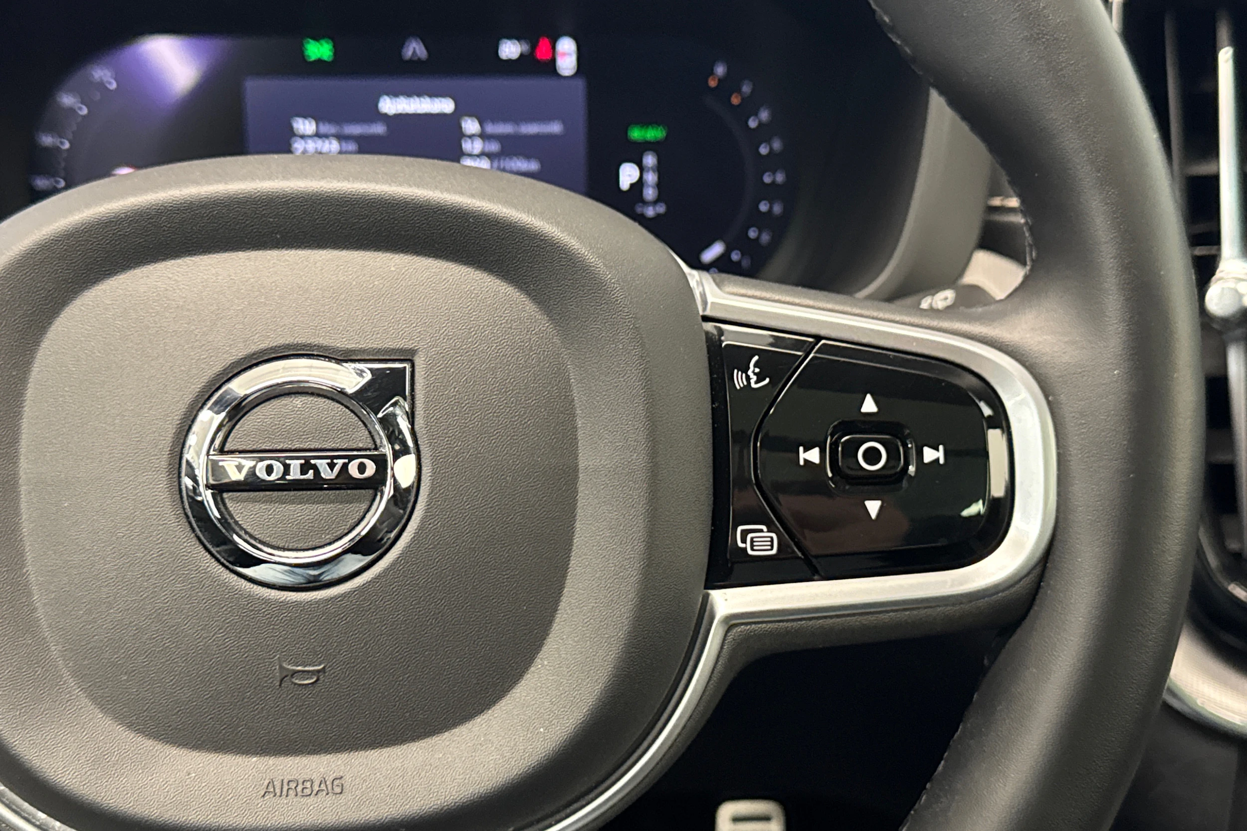 met. valkoinen Volvo XC60 2022 kuva 14.